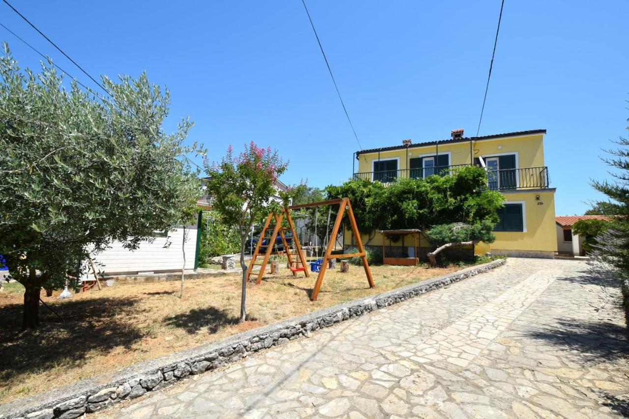 Holiday Home Nikola Malinska Exterior photo